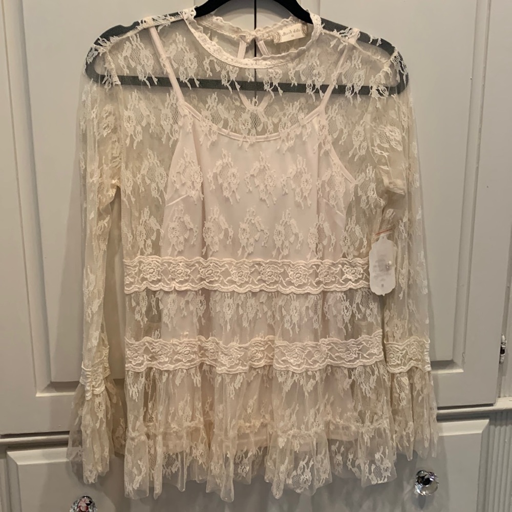 Altar’d State XS ivory lace top. Beautiful!!